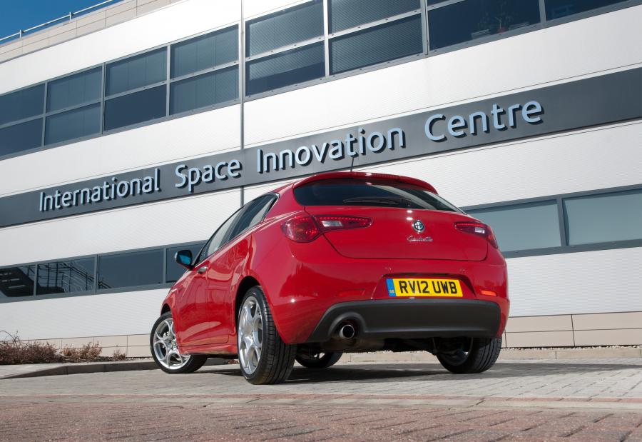  Alfa Romeo Giulietta 2010 года  (UK) (фото 6 из 67)